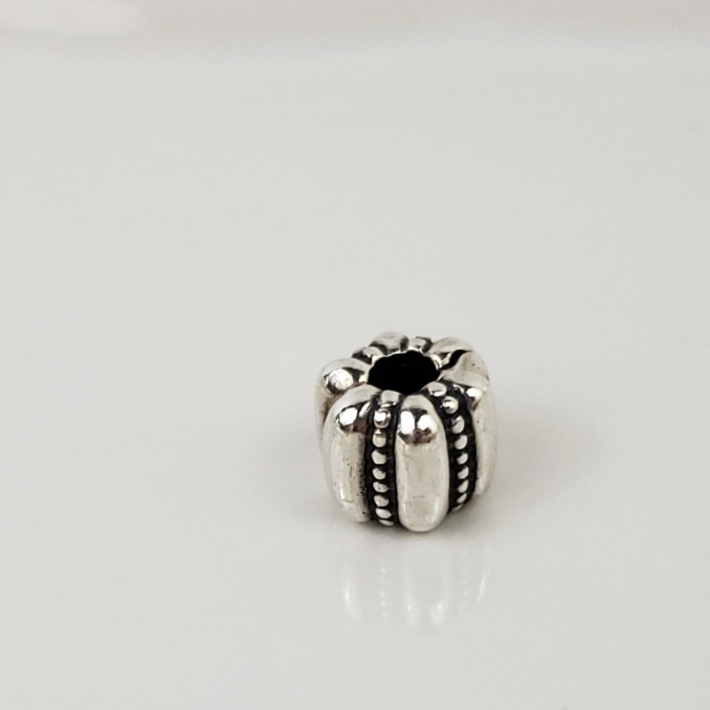 RETIRED PANDORA Dots & Ridges Silver Clip Charm - Picture 6 of 6